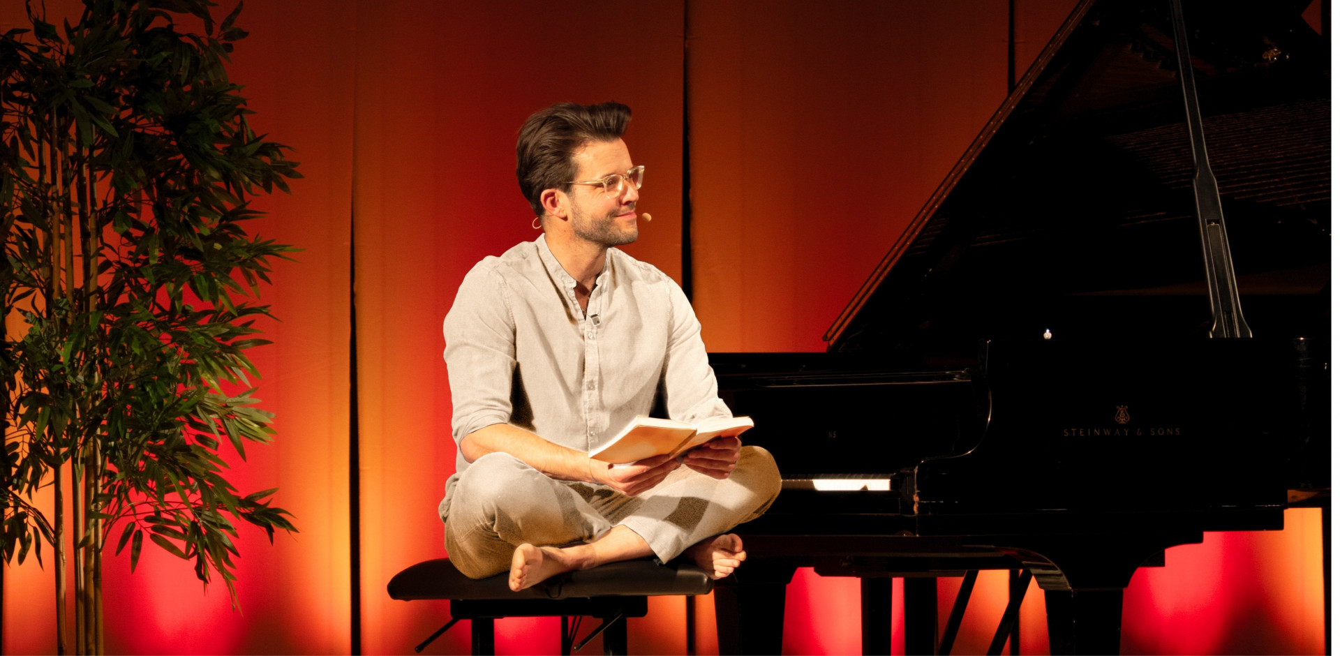Dennis Alexander Volk, barfuß